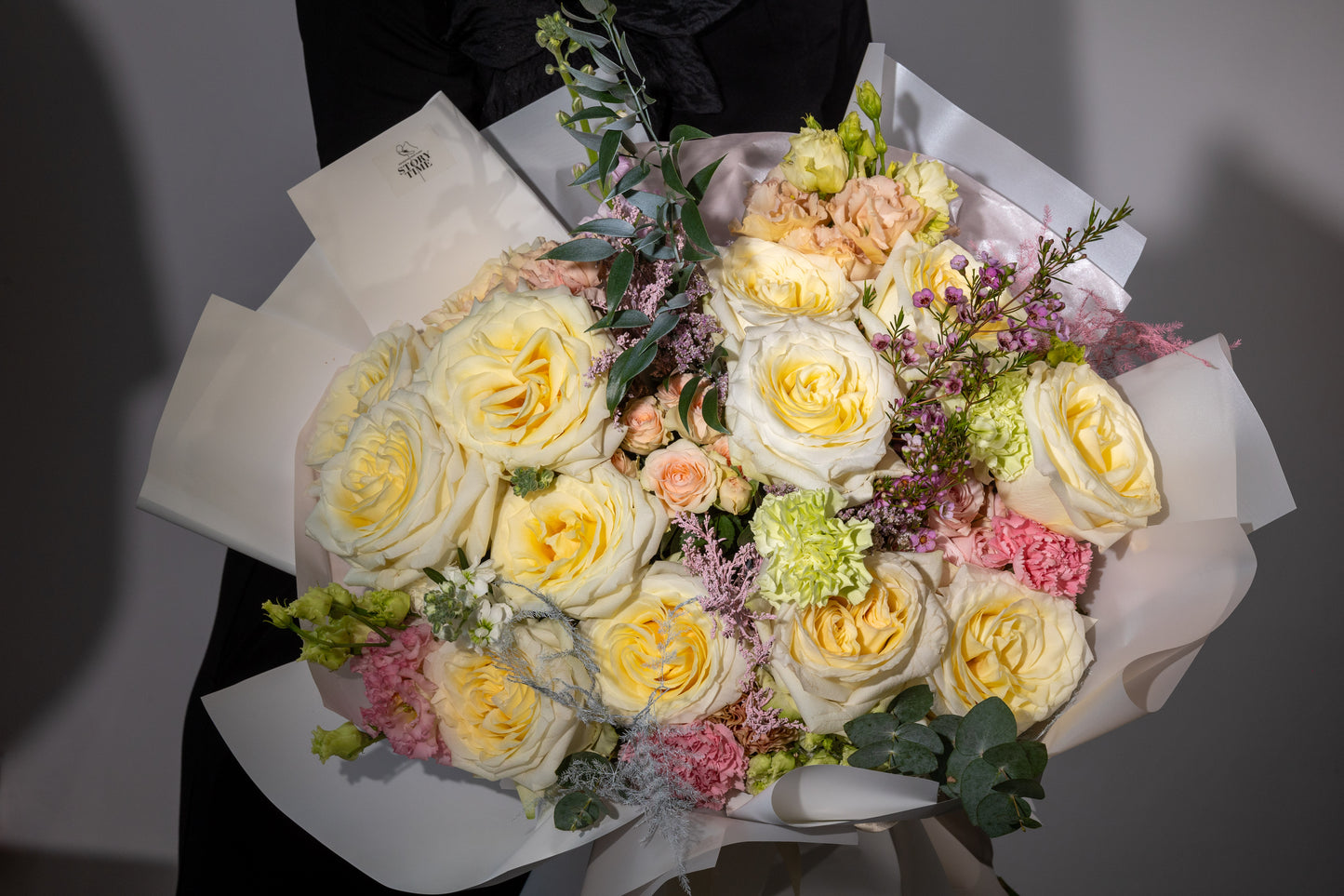 Buchet „Iubire în Alb și Pastel”