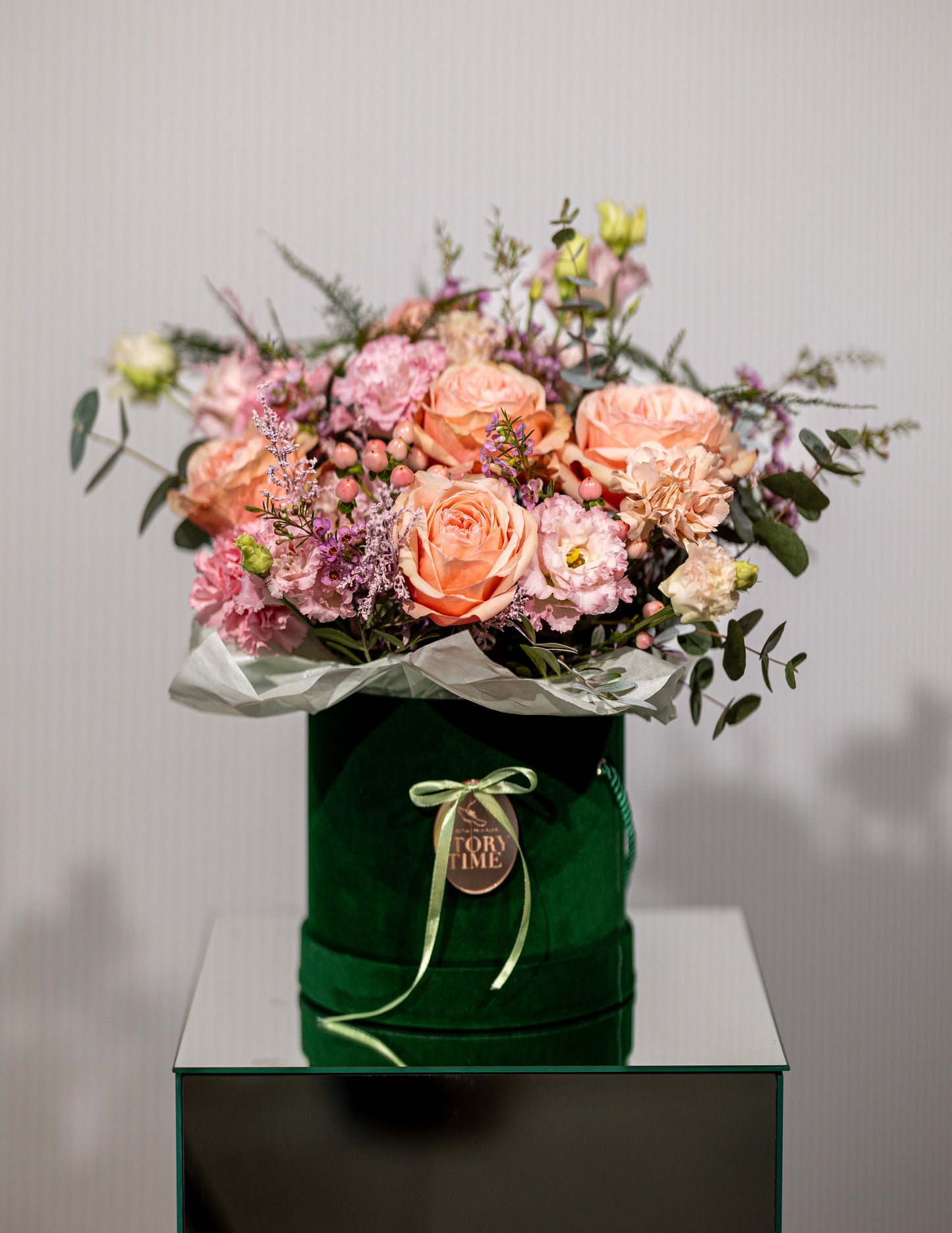 Aranjament „Trandafiri & Vibe Floral”