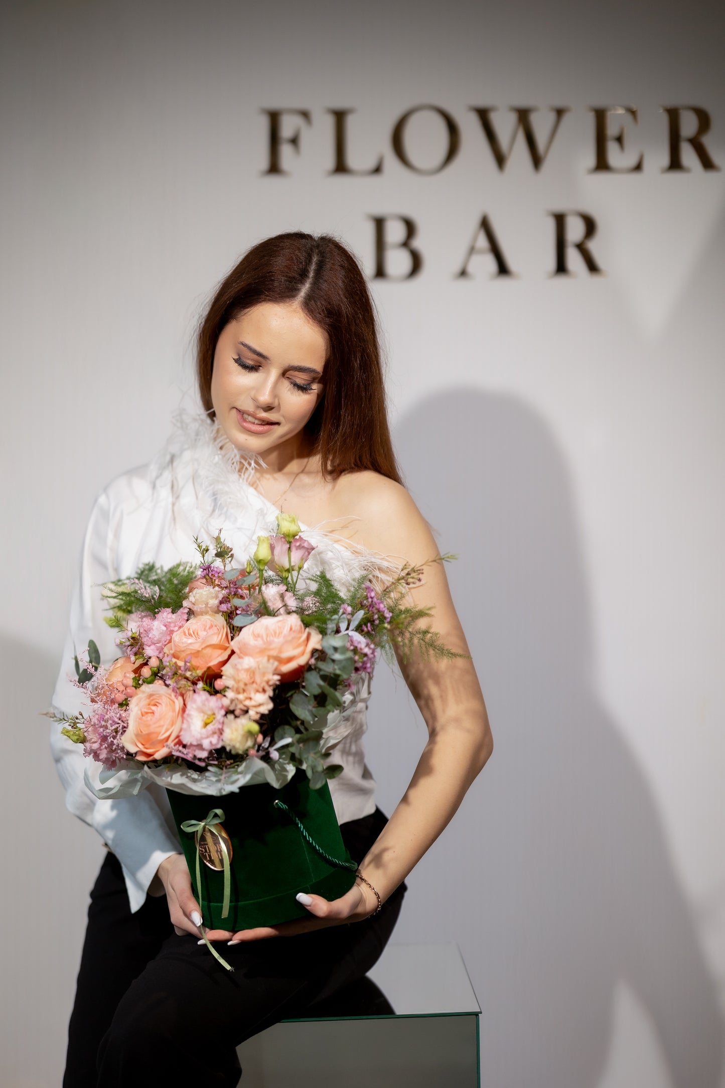 Aranjament „Trandafiri & Vibe Floral”